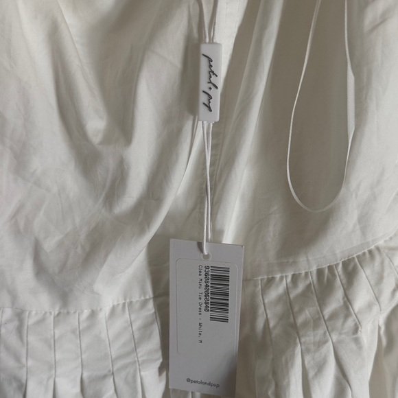 Chic White Bow-Tie Mini Dress - Picture 4 of 6